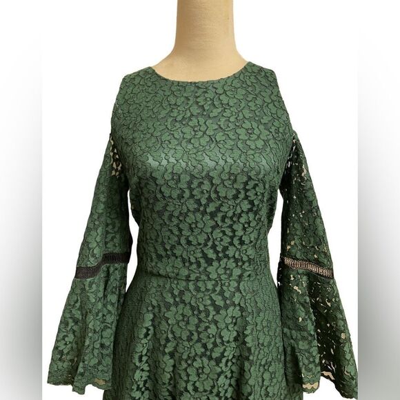 Eliza J. (Like New) Hunter Green Lace Bell Sleeve Cold Shoulder Dress (Size: 8) - Picture 15 of 16